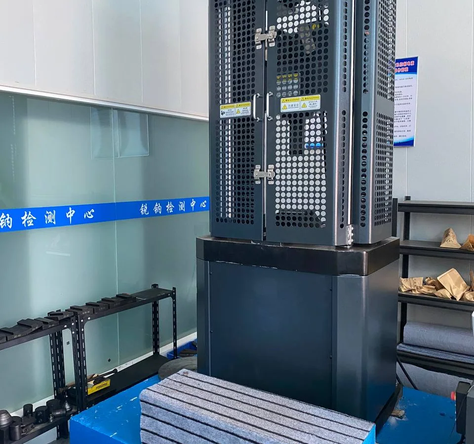 Large mechanical test machine in the quality laboratory